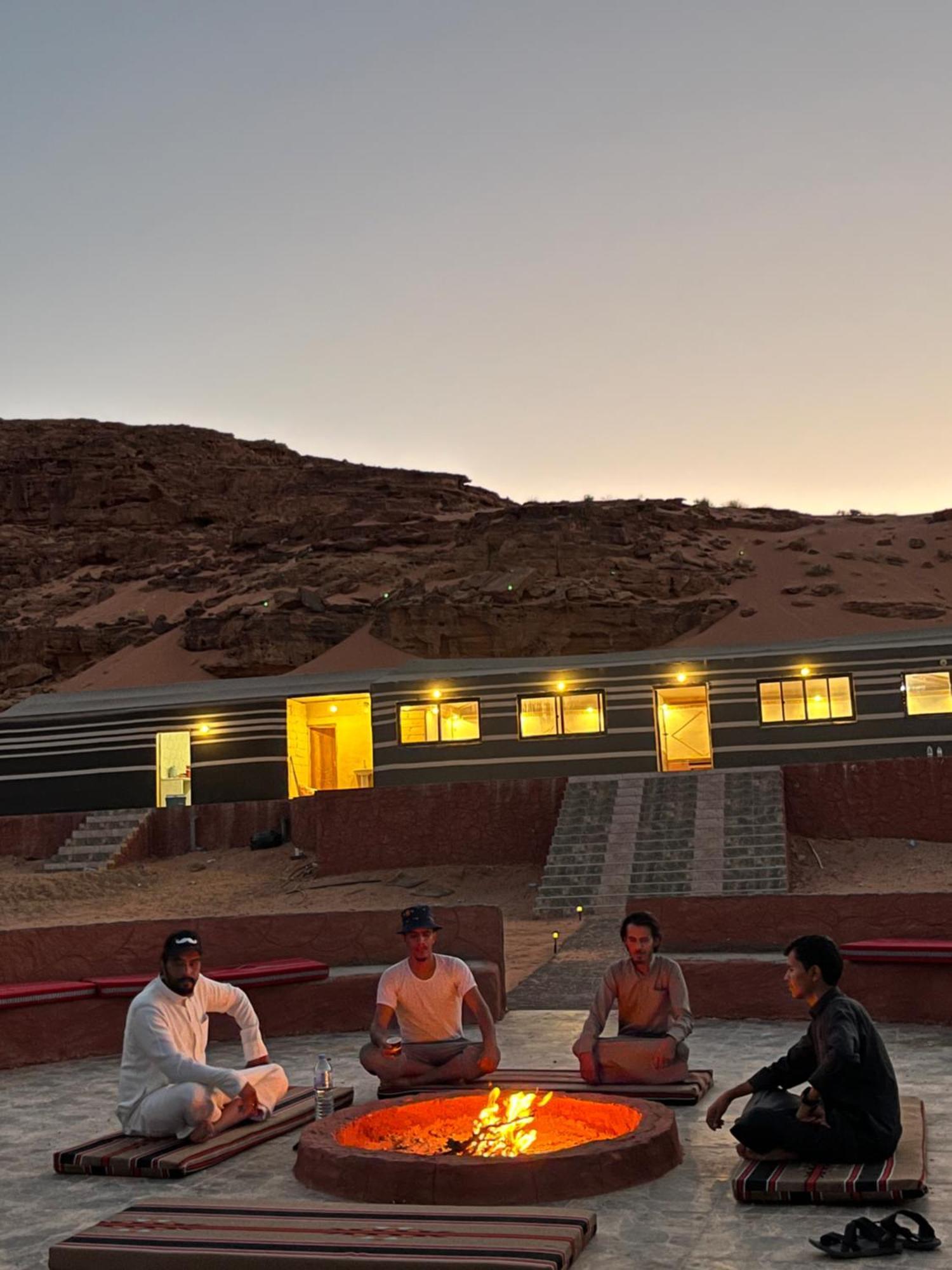 Отель Wadi Rum Camp Stars & Jeep Tour Экстерьер фото